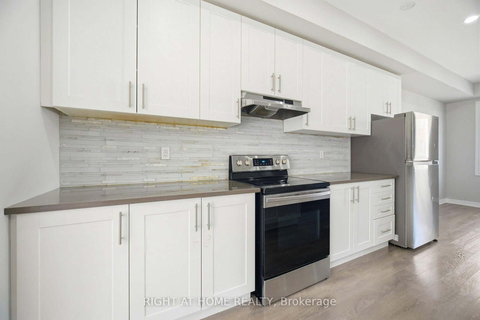 8 Rapids Lane • Hamilton, ON photo 9