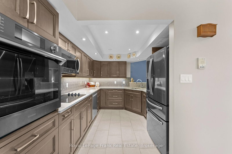 403 - 1 Sherwood Street