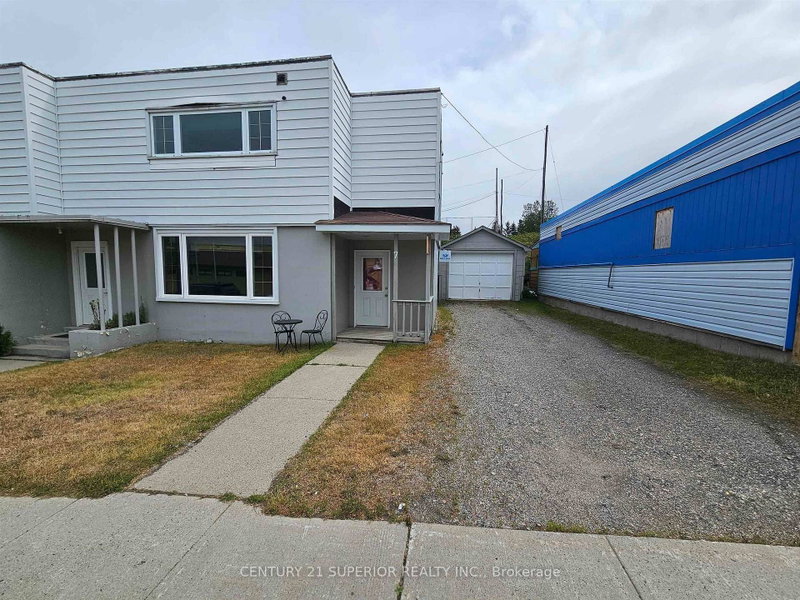 7 Stevens Ave photo 3