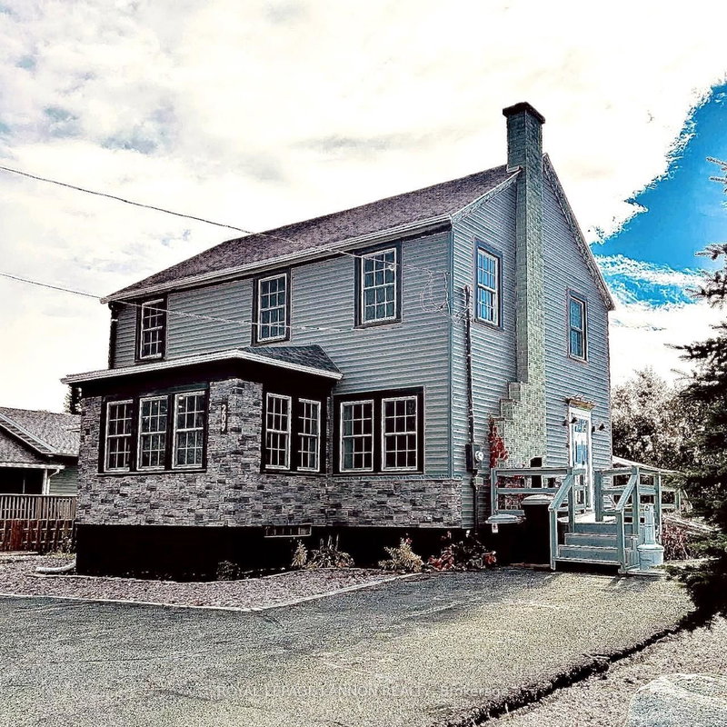 209 McKenzie Avenue E