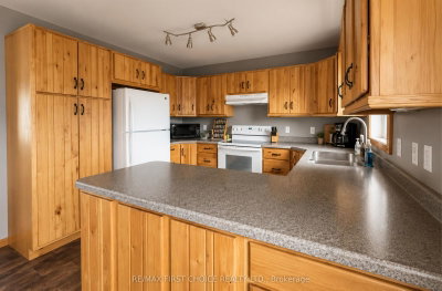 6086 Hwy 11/71 — more photos