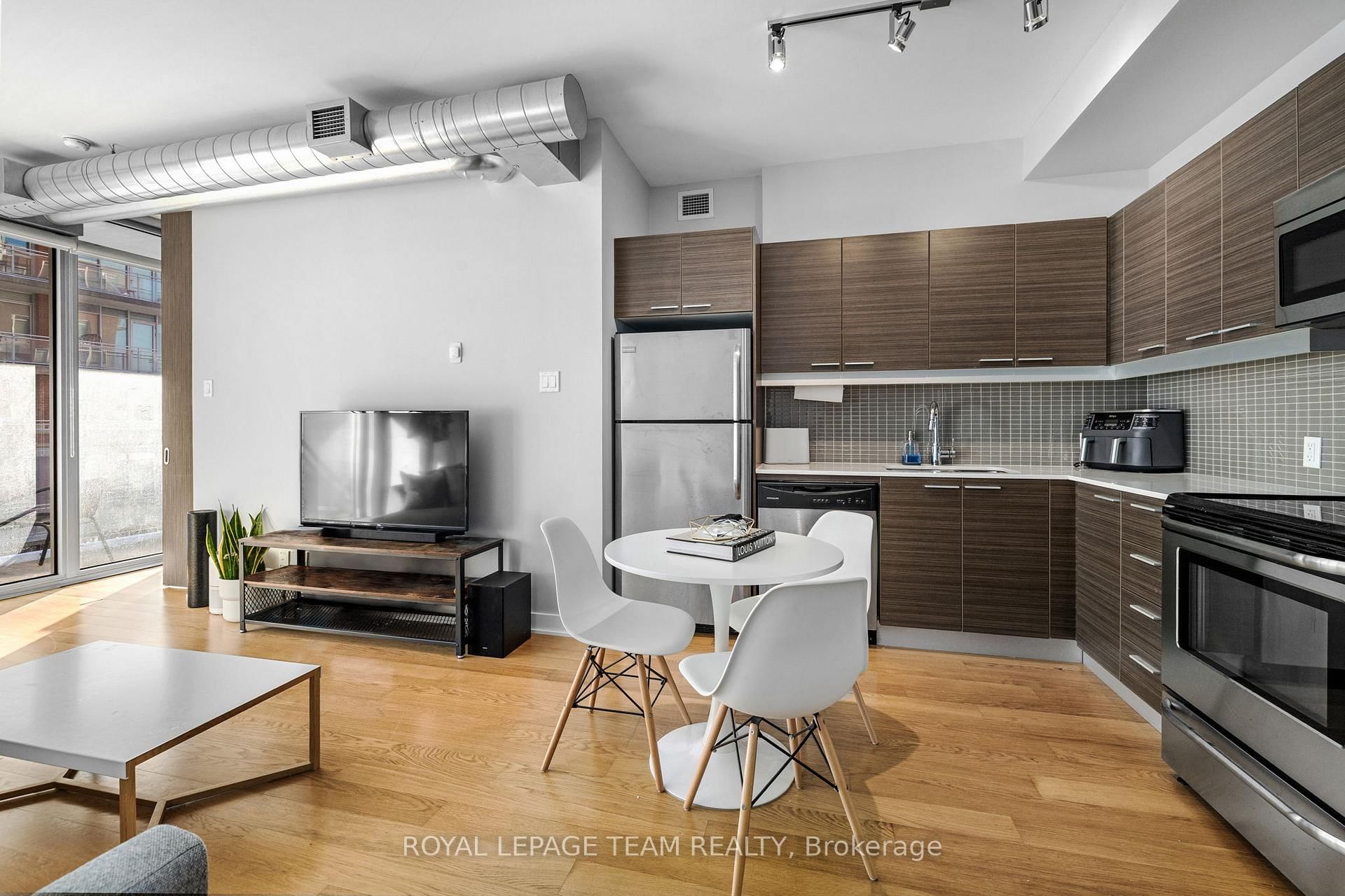354 Gladstone Avenue, Unit 318