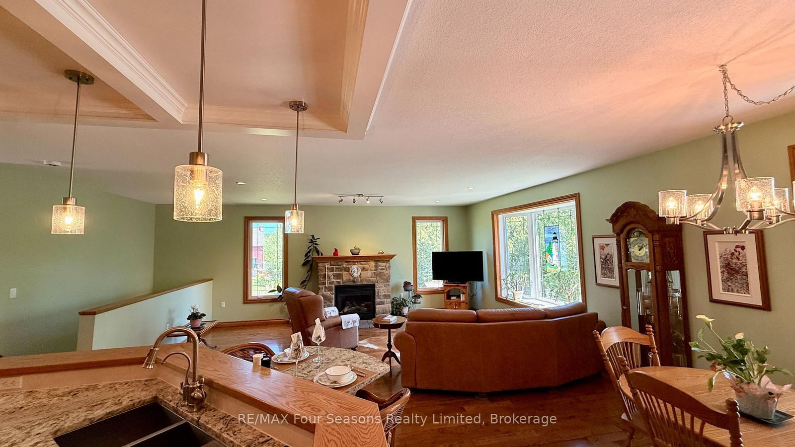 229 S Rankin Street • Saugeen Shores, ON photo 19