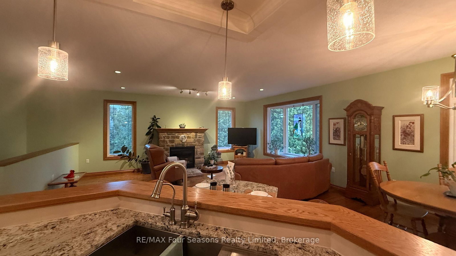 229 S Rankin Street • Saugeen Shores, ON photo 37