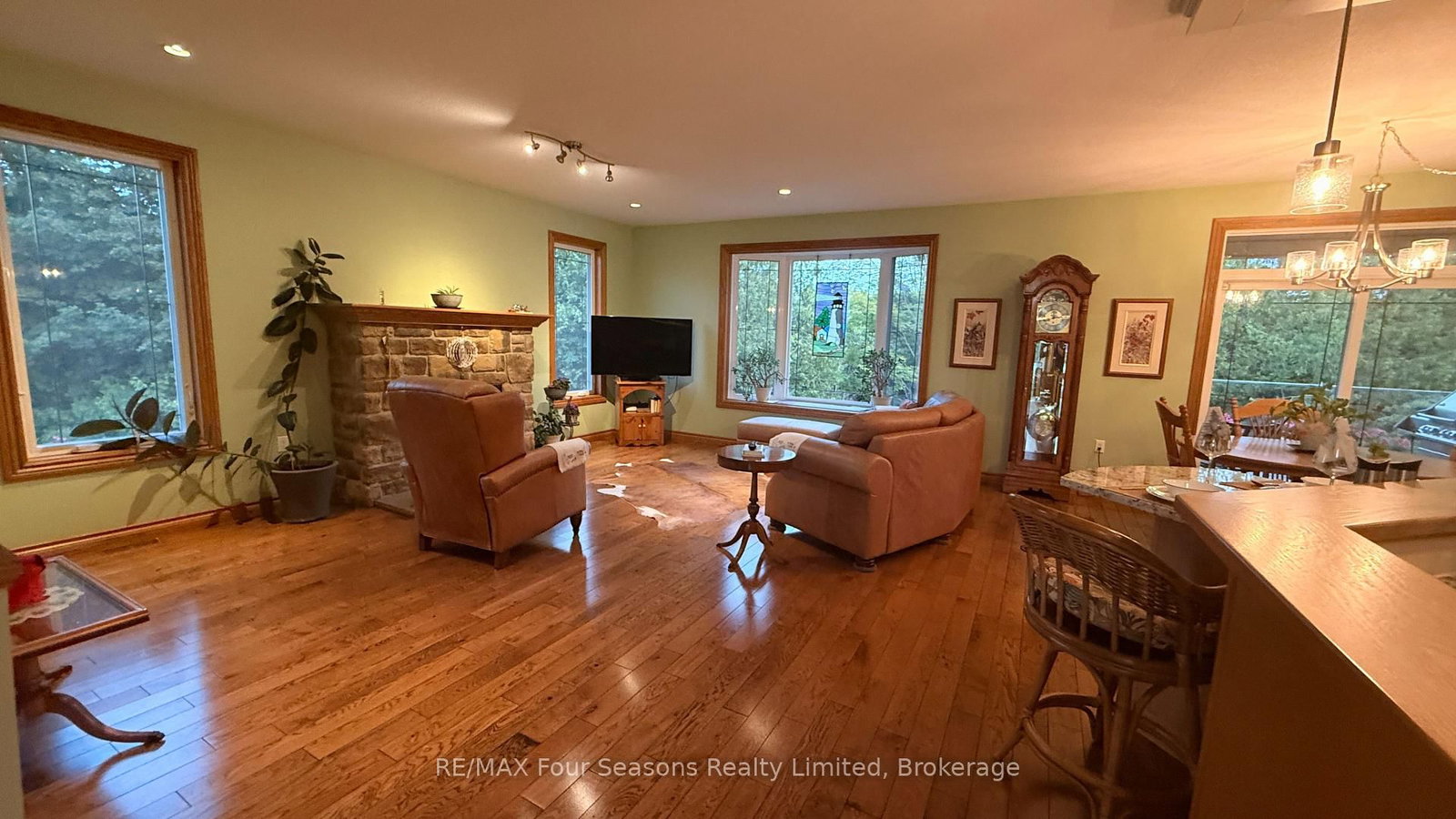 229 S Rankin Street • Saugeen Shores, ON photo 38