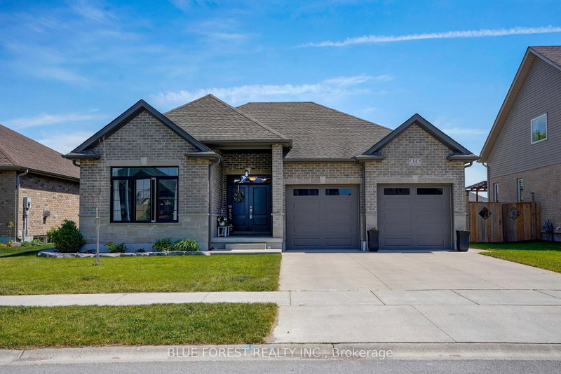 home for sale on 14 Thames Springs Crescent