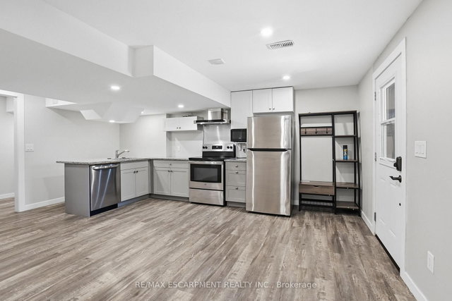 Lower Level - 43 FLEMING Crescent