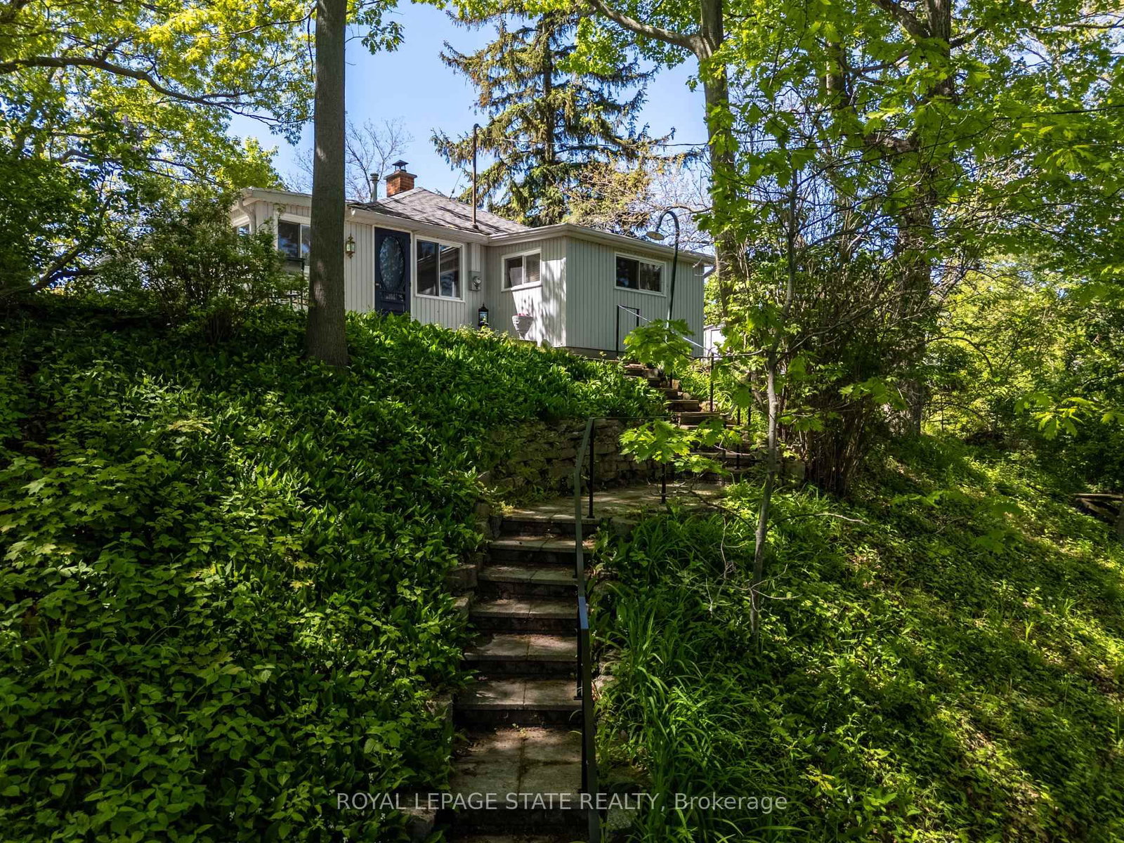 689 Sandy Bay Road • Haldimand, ON photo 4
