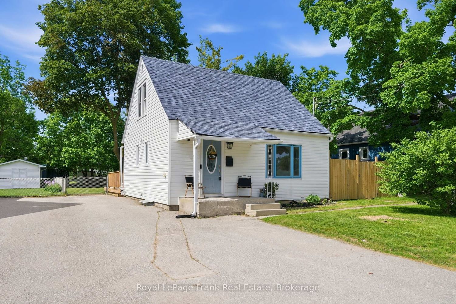 Detached House for sale at 46 Durham Street, Kawartha Lakes, Ontario, K9V 1X1 - Lindsay - MLS: X13260088
