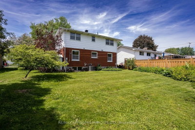22 Orchard Way • South Dundas, ON photo 8