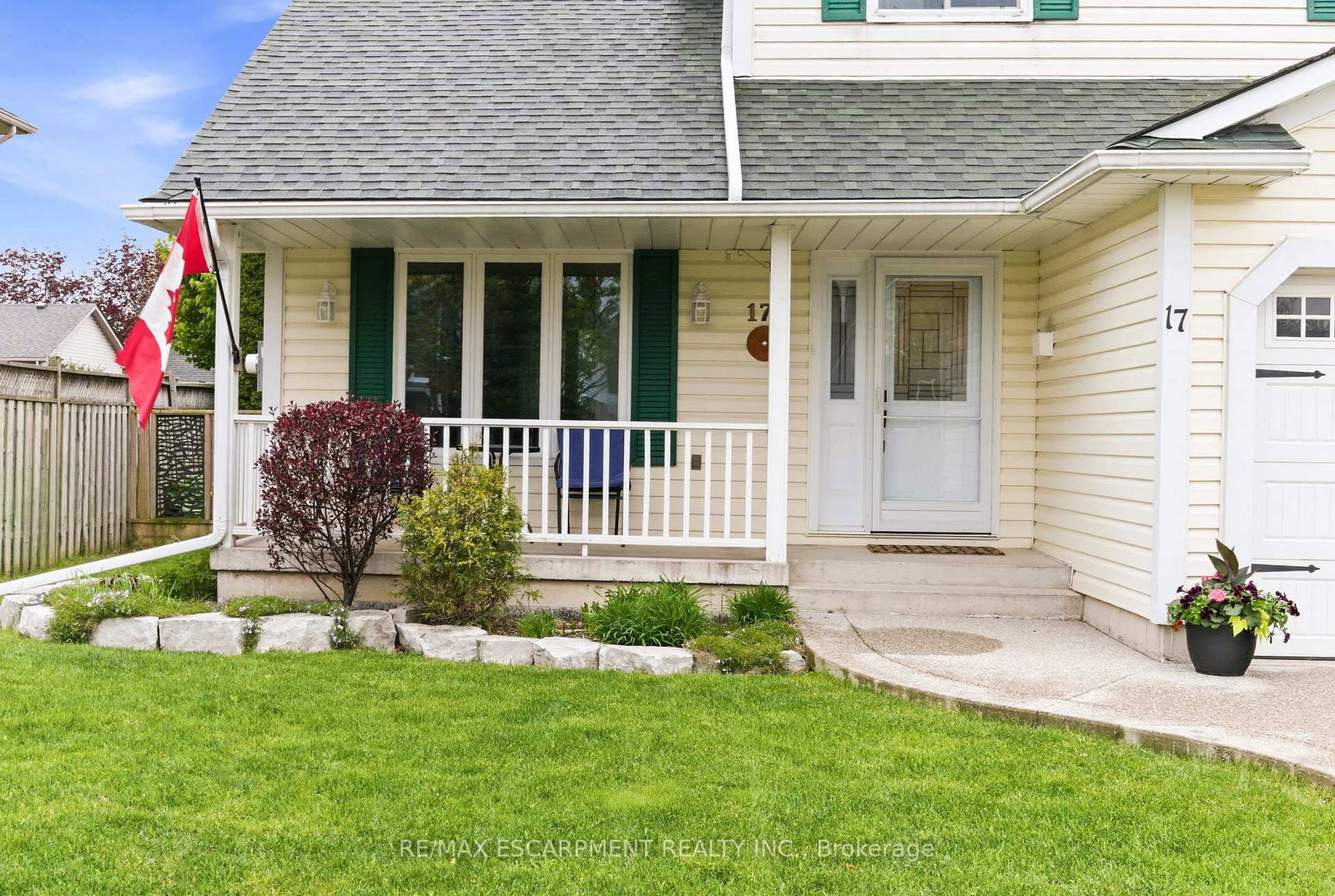 17 Piper Place • Haldimand, ON photo 2