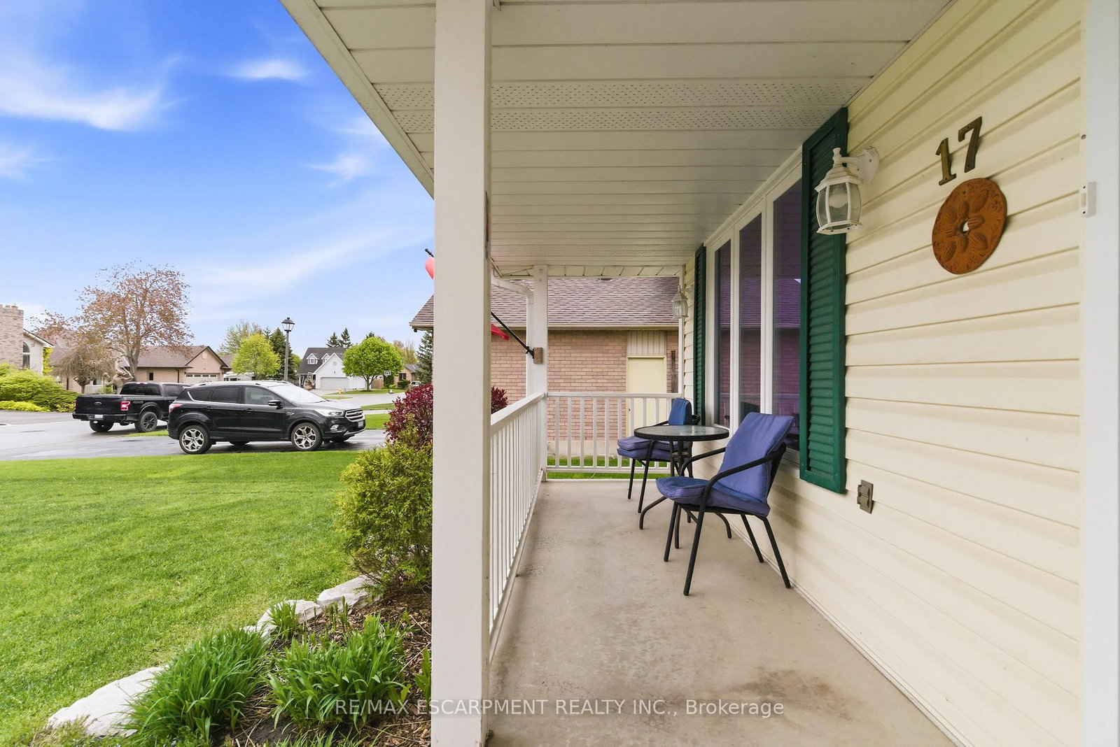 17 Piper Place • Haldimand, ON photo 3