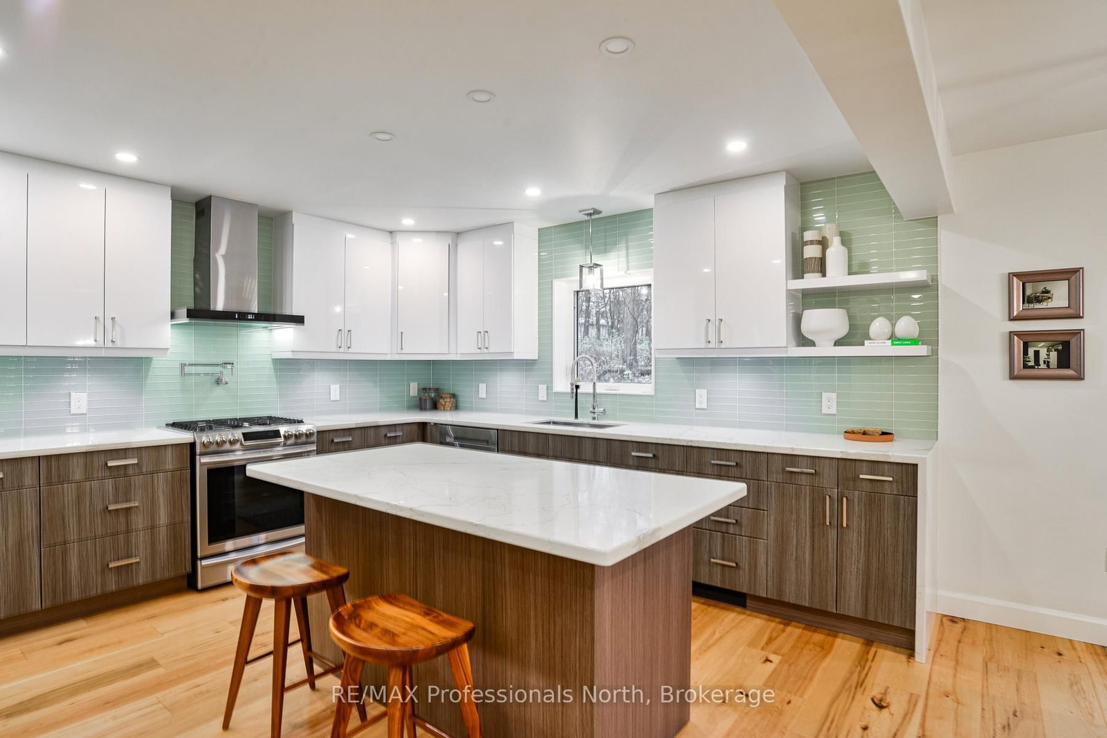 225 Blanchard Street W • Gravenhurst, ON photo 6