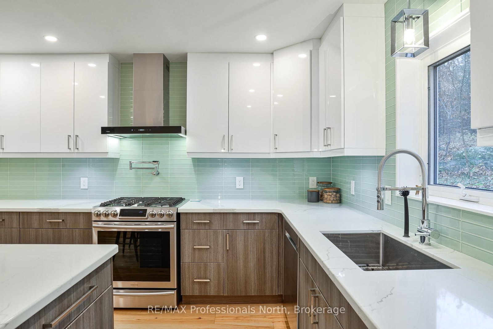 225 Blanchard Street W • Gravenhurst, ON photo 8