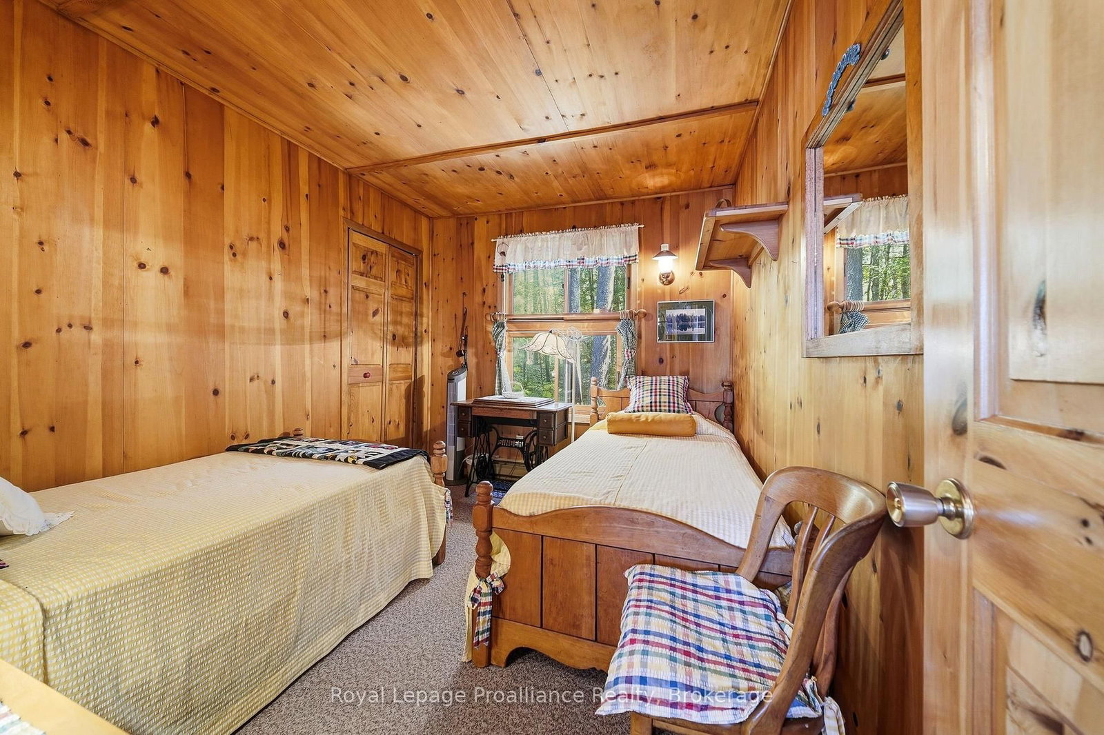 890 Mazinaw Lake • Cloyne, ON photo 18