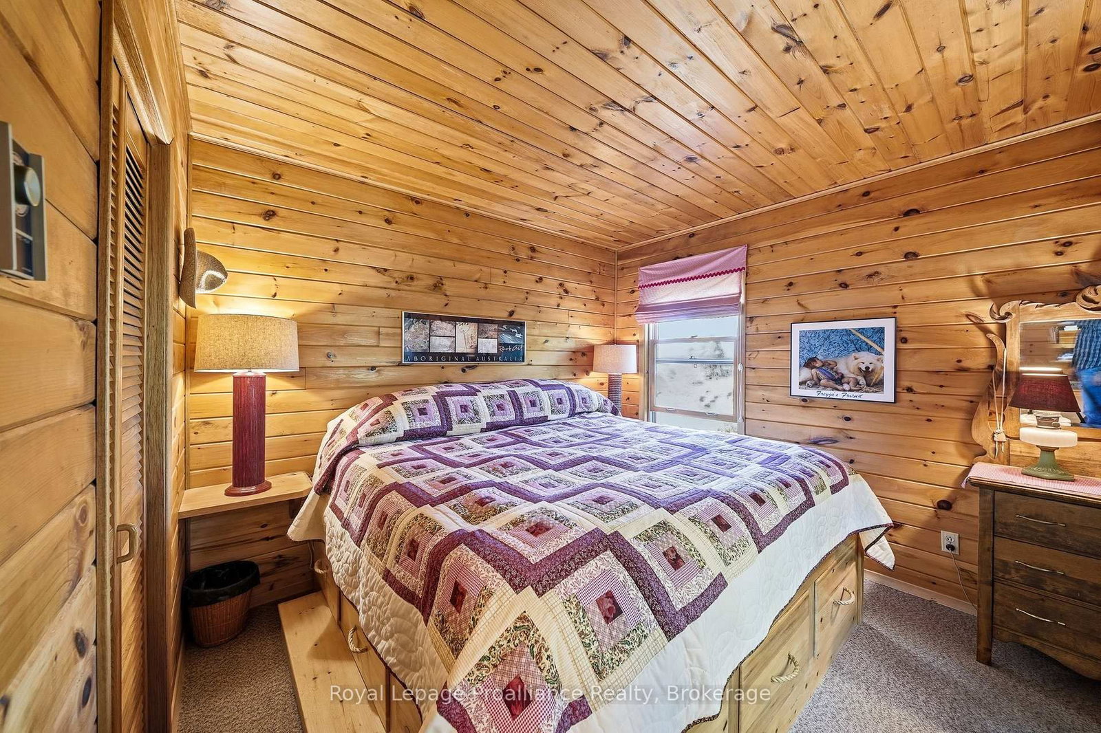 890 Mazinaw Lake • Cloyne, ON photo 21