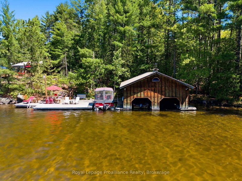 890 Mazinaw Lake