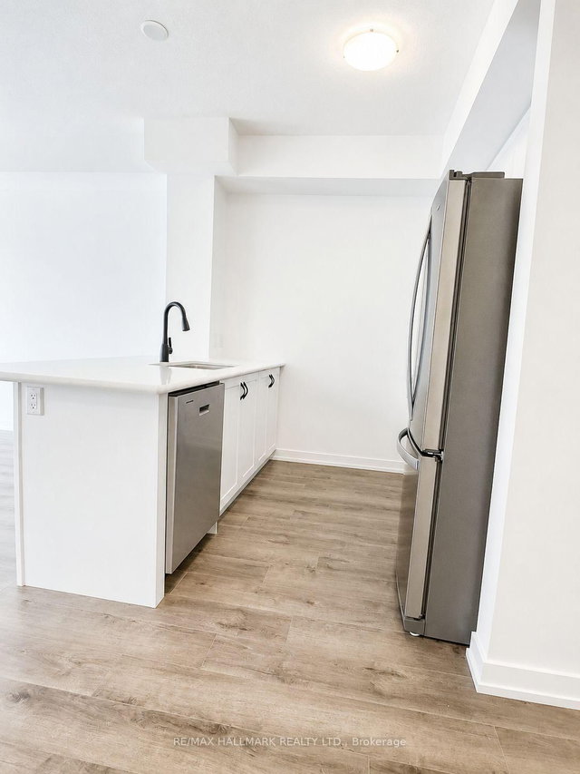 #226 - 470 Dundas Street E