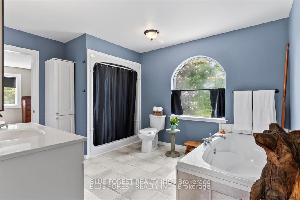21948 Adelaide Street N • Middlesex Centre, ON photo 15