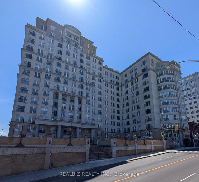 512 - 135 James Street S