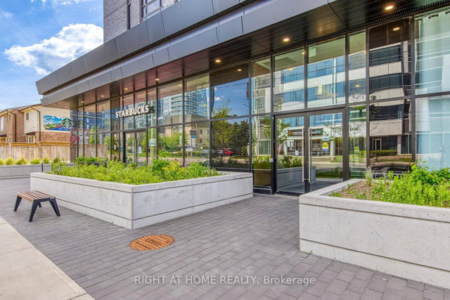 912 - 145 Columbia Street W