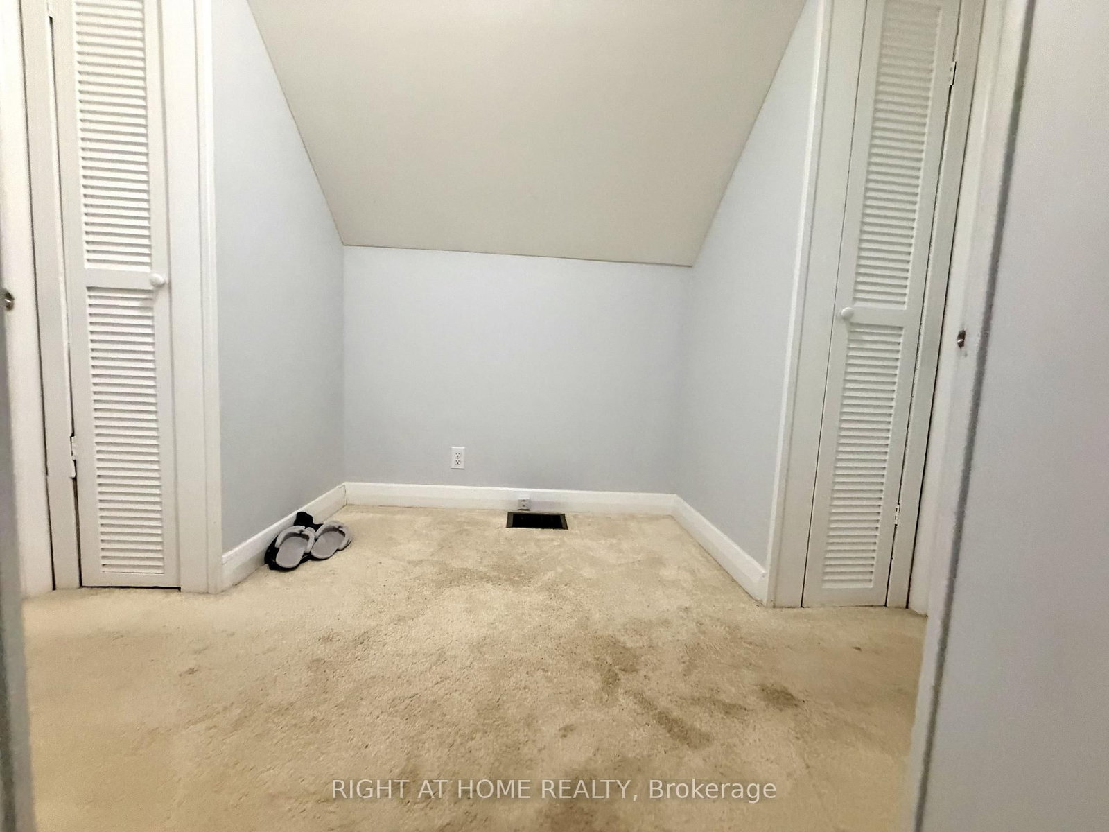 376 Ridgewood Crescent, London South — photo 30