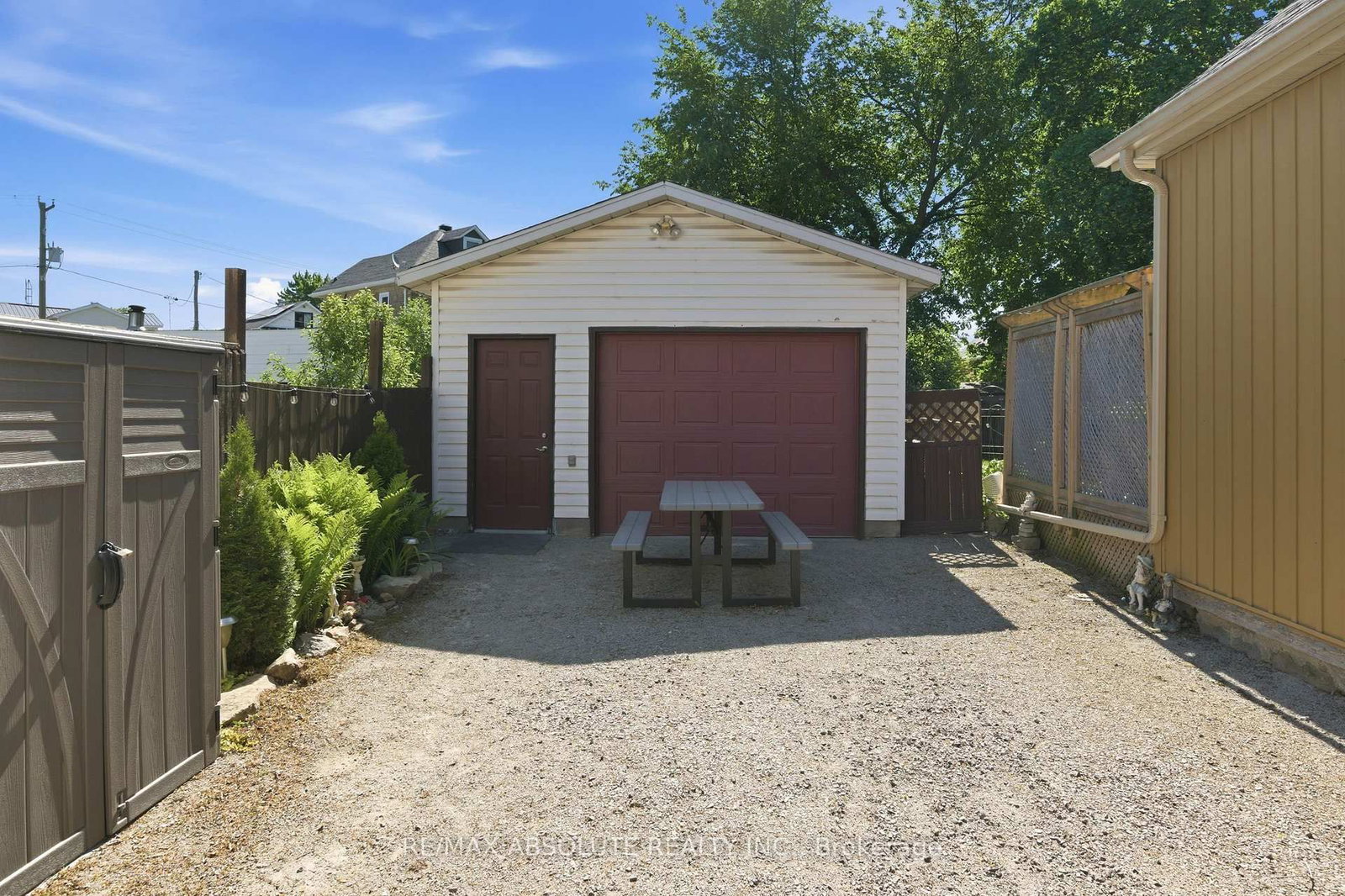 19 Leeds Street • Smiths Falls, ON photo 3