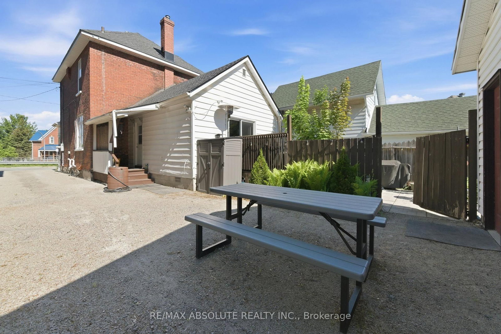 19 Leeds Street • Smiths Falls, ON photo 35