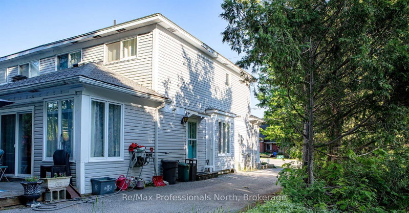 340 James Street W