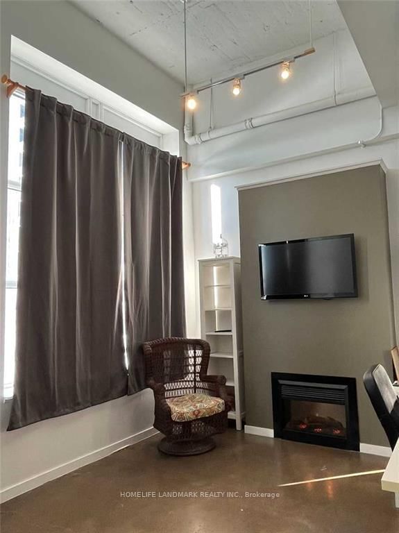 Unit 422 - 404 King Street W