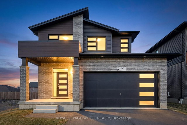 40 Moon Crescent