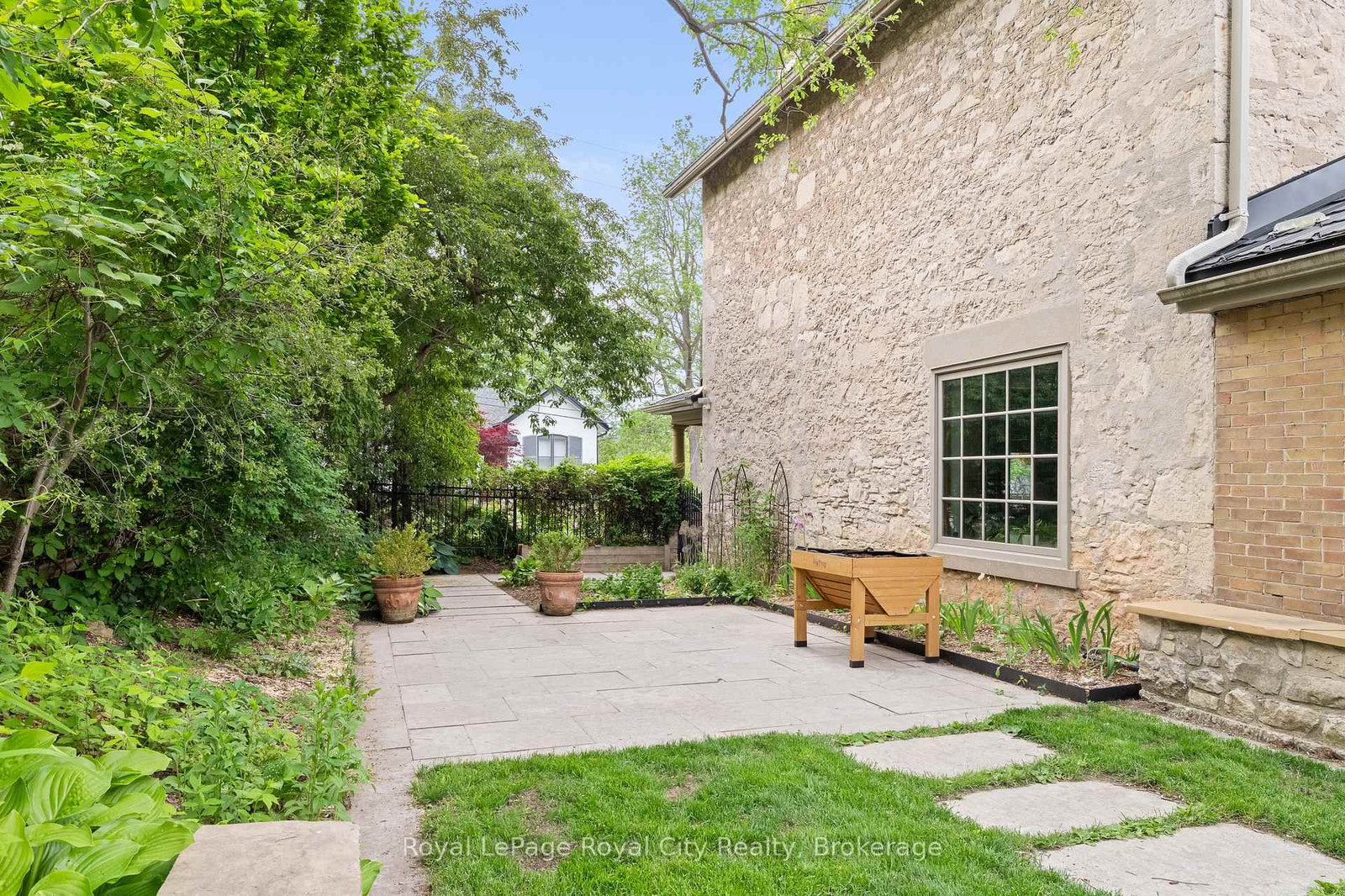 19 London Road E • Guelph, ON photo 6