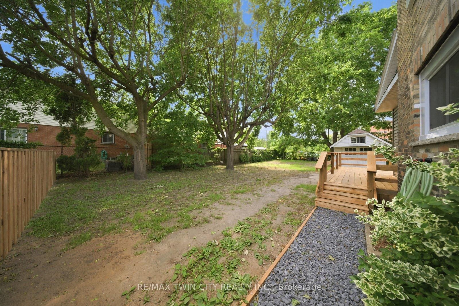 14 Bond Street • Brantford, ON photo 27