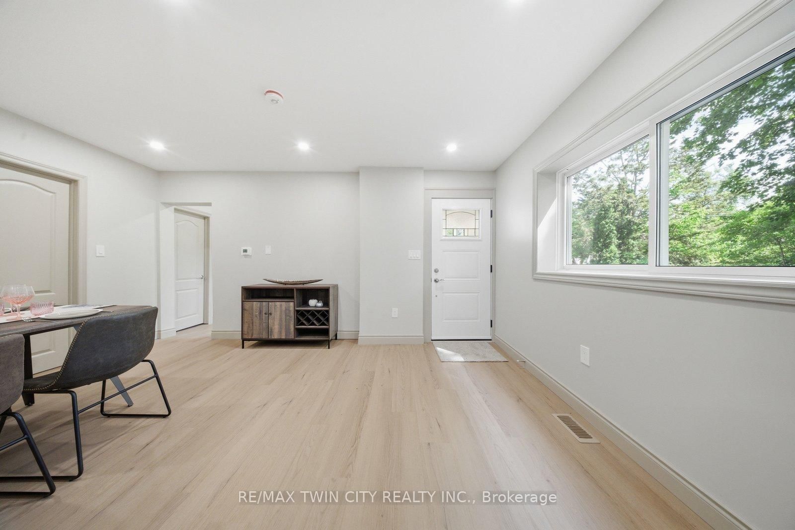 14 Bond Street • Brantford, ON photo 8