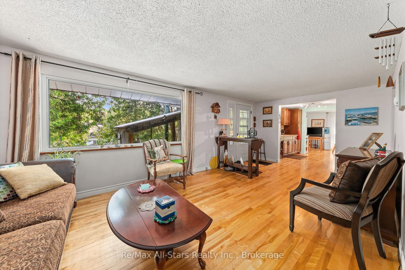 14 Wychwood Drive E • Kawartha Lakes, ON photo 8