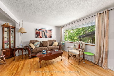14 Wychwood Drive E • Kawartha Lakes, ON photo 9