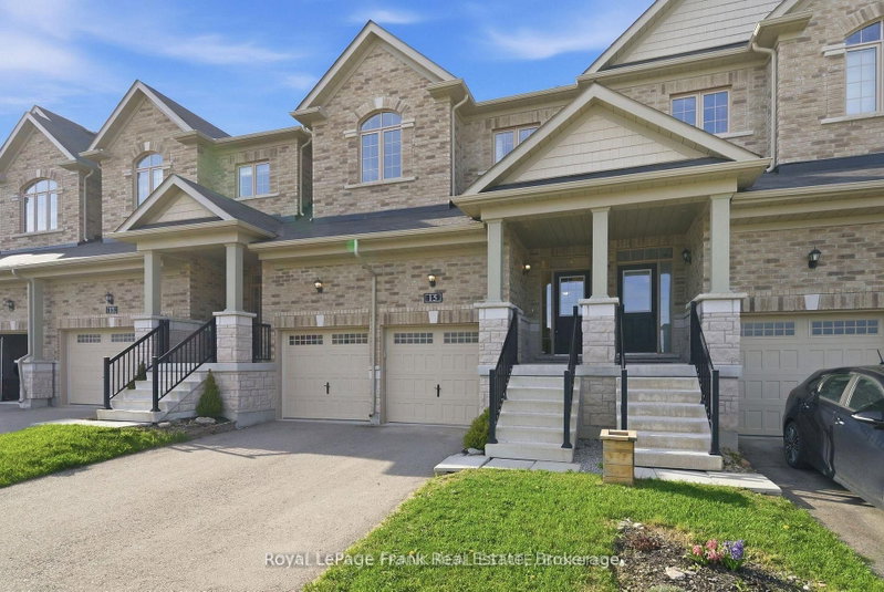 15 Highlands Boulevard