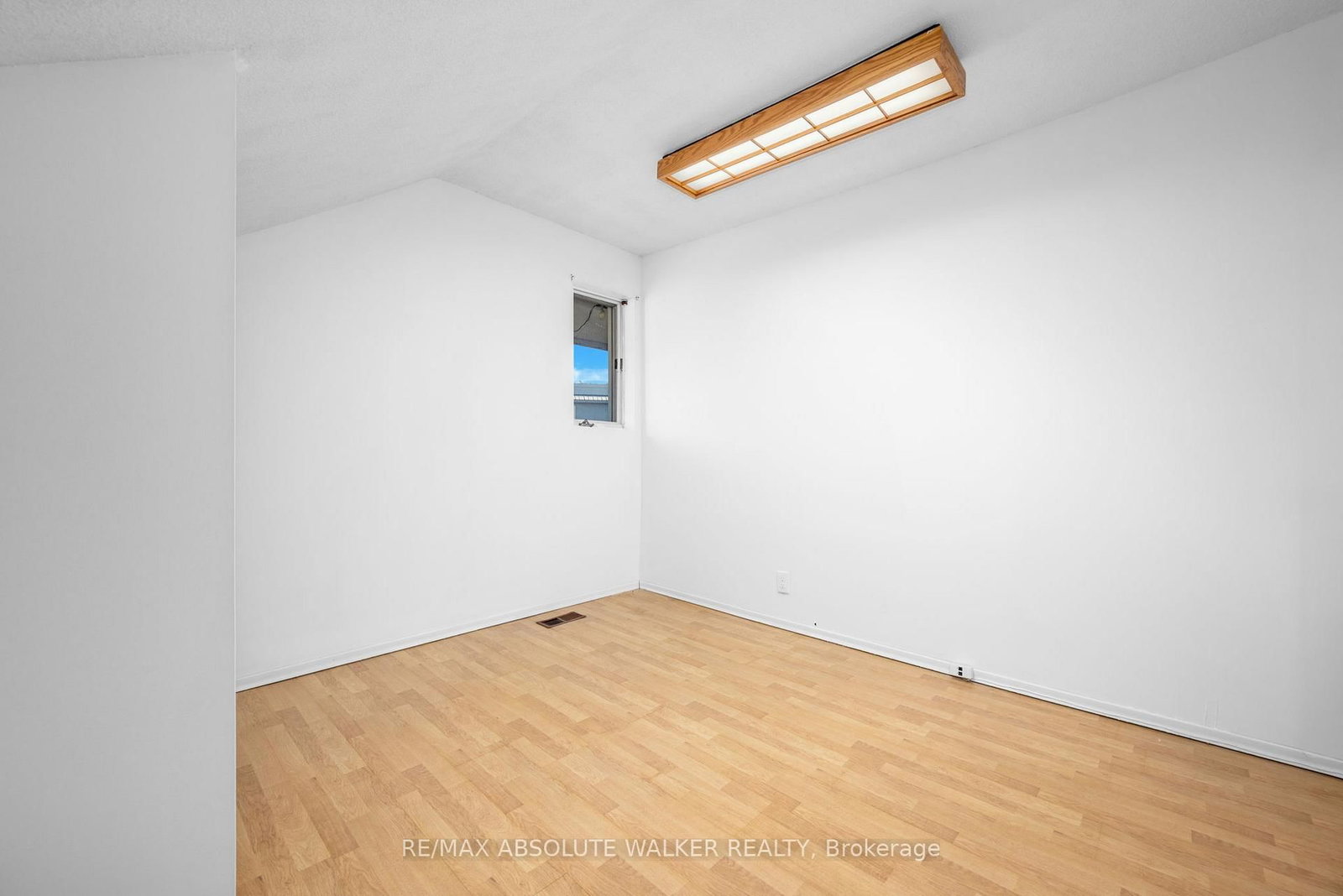 412 Montreal Road • Ottawa, ON photo 15