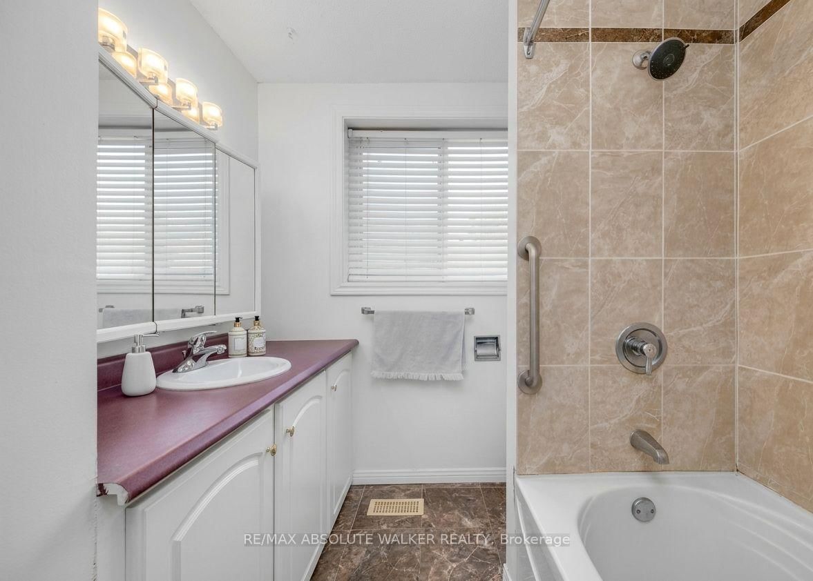 412 Montreal Road • Ottawa, ON photo 16