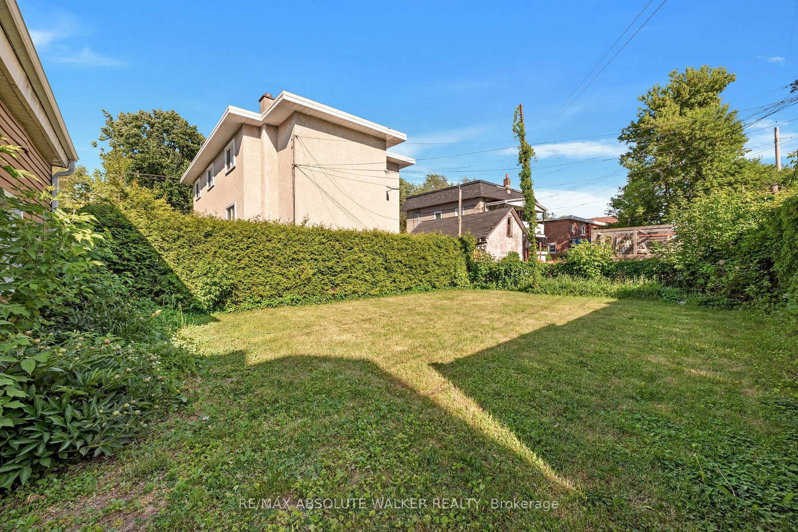 412 Montreal Road • Ottawa, ON photo 20