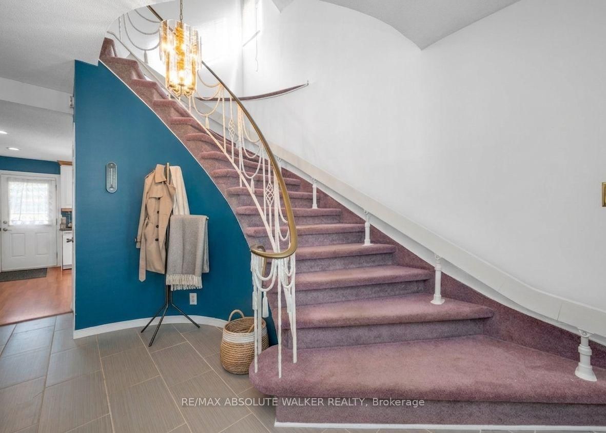 412 Montreal Road • Ottawa, ON photo 3