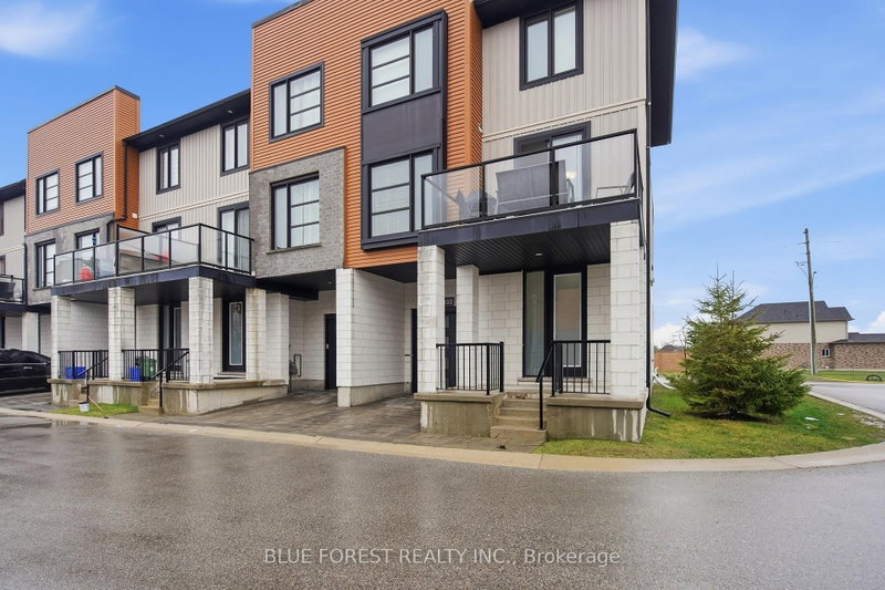 933 Sarnia Road