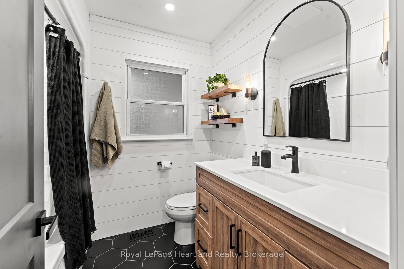 77 Chalk Street N • Huron East, ON photo 14