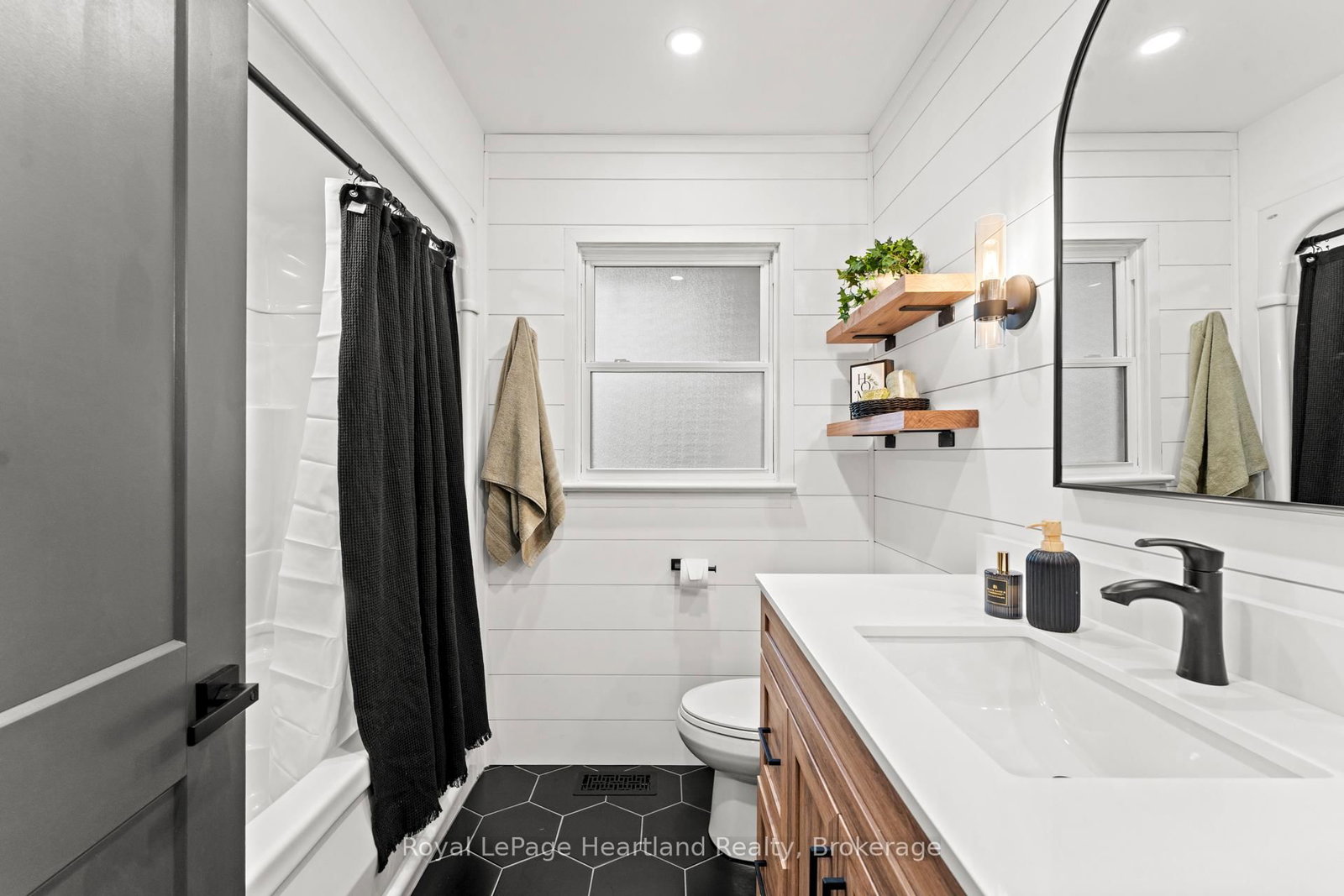 77 Chalk Street N • Huron East, ON photo 15