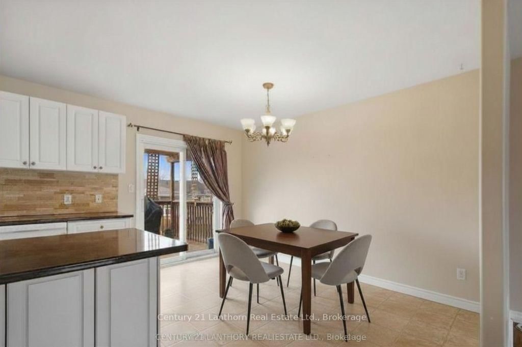6 Chisholm Square • Belleville, ON photo 10