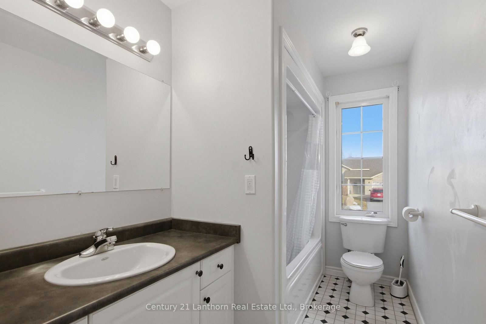 6 Chisholm Square • Belleville, ON photo 11