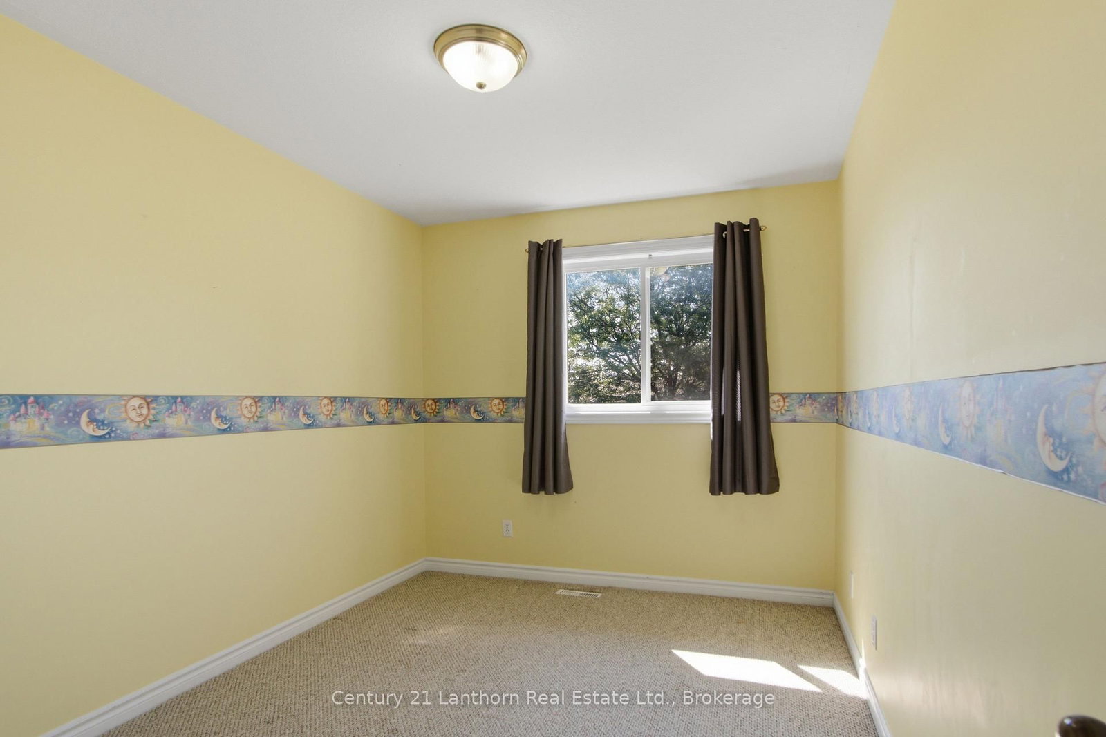 6 Chisholm Square • Belleville, ON photo 12