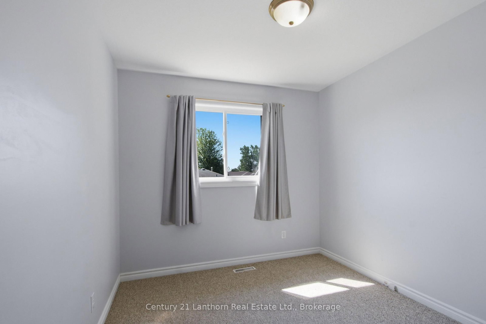 6 Chisholm Square • Belleville, ON photo 15