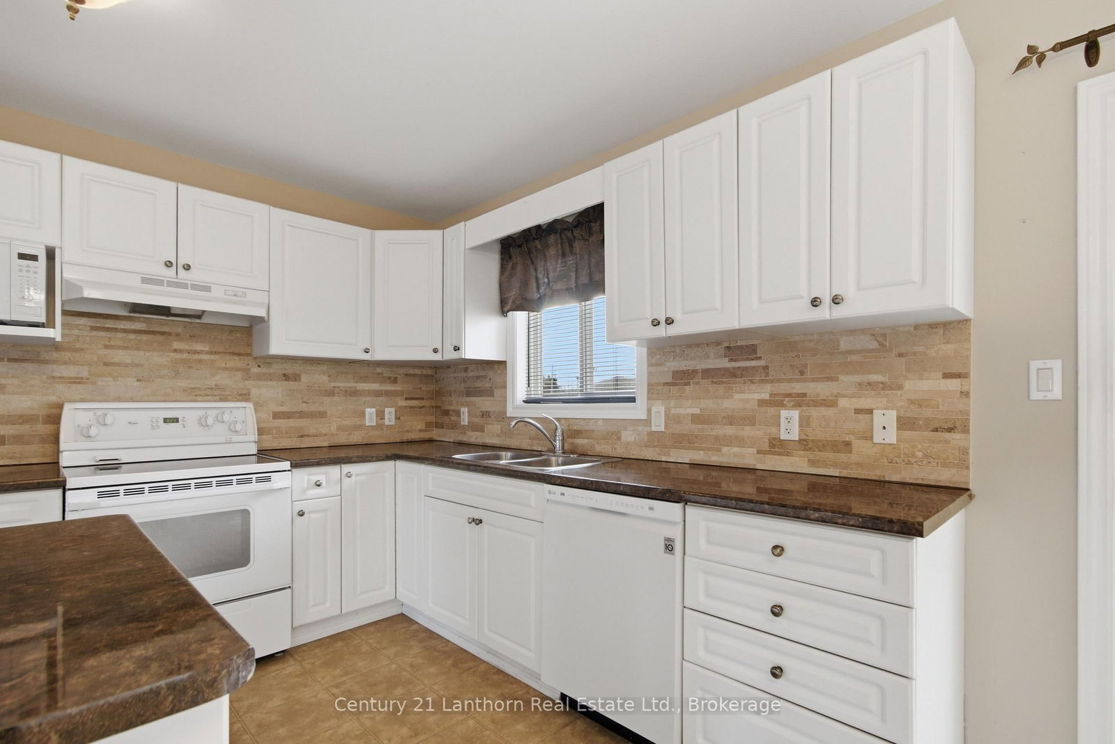 6 Chisholm Square • Belleville, ON photo 8