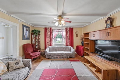 16 Holloway Street • Belleville, ON photo 8